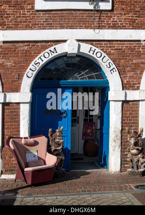 EXETER, DORSET, Royaume-Uni - 10 OCTOBRE 2013 : entrée à l'ancienne maison personnalisée sur le quai d'Exeter Banque D'Images