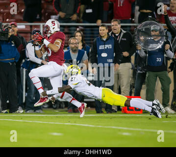 7 novembre 2013 : Stanford Cardinal américain Michael Recteur (3) tire un 47 ans passent durant la NCAA Football match entre le Stanford Cardinal et l'Oregon Ducks au stade de Stanford à Palo Alto, CA. L'Oregon Stanford défait 26-20. Damon Tarver/Cal Sport Media Banque D'Images