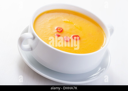 Soupe de potiron au bol blanc Banque D'Images