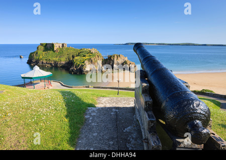 Kiosque et St Catherine's Island Castle Beach Tenby, Pembrokeshire Wales Banque D'Images