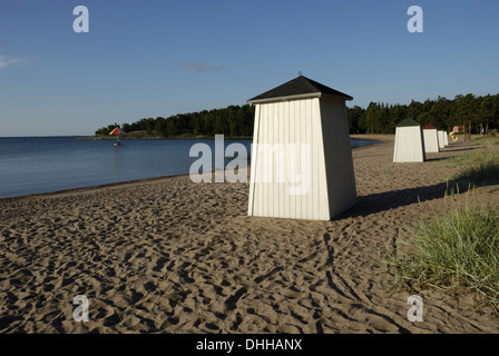 Cabines de change sur Plagen Beach à Hanko Banque D'Images