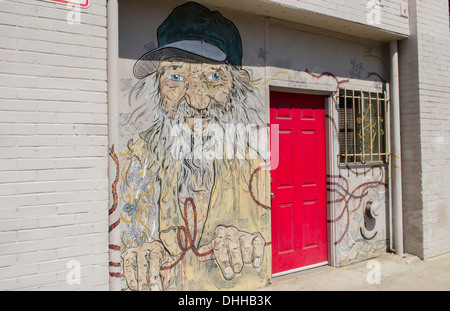 Californie Venise CA éclectique intéressant mur peint graffiti murale porte sur l'accueil dans la ville de plage Banque D'Images
