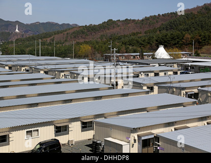 La maison pour tous- Kamaishi, Kamaishi, au Japon. Architecte : Riken Yamamoto, 2013. Vue d'ensemble montrant un logement temporaire. Banque D'Images