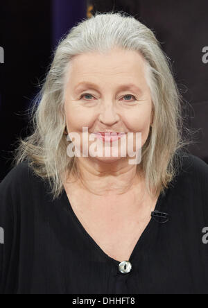 L'actrice et chanteuse chanson pose Hanna Schygulla NDR avant la "Talk Show" à Hambourg, Allemagne, 08 novembre 2013. Photo : Georg Wendt Banque D'Images