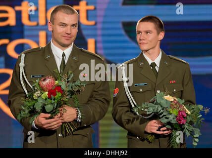 Cérémonie de remise des prix de l'athlète tchèque de l'année 2013 à Prague, République tchèque le 9 novembre 2013. Lukas Melich (à gauche) et Pavel Maslak. (CTK Photo/Vit Simanek) Banque D'Images