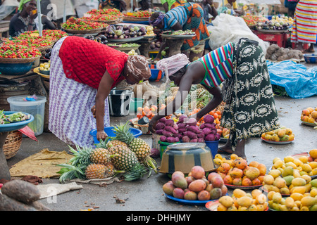 La rue du marché aux fruits et légumes, Moyamba Junction, Province du Sud, Sierra Leone Banque D'Images