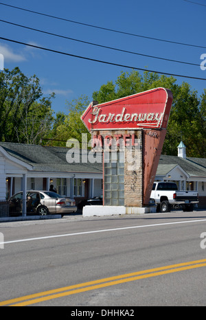 Une fois Gardenway Motel ultra moderne avec ses enseignes au néon à Villa Ridge, Missouri, le long de la route historique 66 Banque D'Images