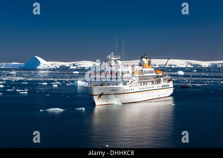 Bateau de croisière MS Bremen, Prospect Point, péninsule Antarctique, l'Antarctique Banque D'Images