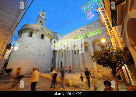 La Cathédrale de Bari dans la lumière du soir, dédiée à Saint Sabinus de Canosa, Bari, Pouilles, Italie Banque D'Images