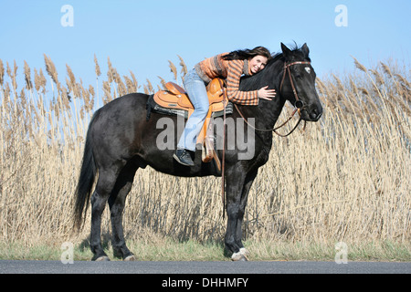 Woman riding un American Quarter Horse, Allemagne Banque D'Images