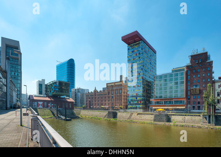 Voir à la Neuer Zollhof, port des Médias, Düsseldorf, Rhénanie du Nord-Westphalie, Allemagne, Europe Banque D'Images