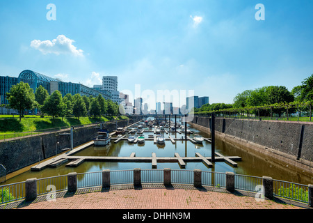 Voir à la Neuer Zollhof avec, port des Médias, Düsseldorf, Rhénanie du Nord-Westphalie, Allemagne, Europe Banque D'Images