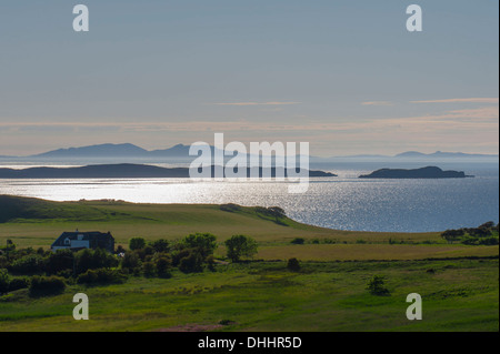 Soirée chaleureuse avec vue sur Détroit peu Minch vers les Hébrides extérieures, Stein, île de Skye, Écosse, Hébrides intérieures Banque D'Images