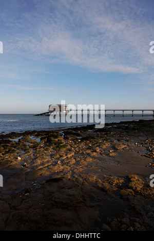 Station de sauvetage de Bembridge boathouse et le quai sur l'île de Wight Banque D'Images