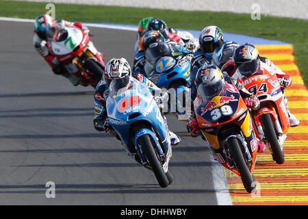 Valencia, Espagne GP Generali de la Comunitat Valenciana Moto 3 course. 10 nov., 2013. Maverick Viñales (coureur espagnol BQR FTR HONDA), Luis Salom (coureur espagnol RW Racing GP KTM KALEX VALUATIONS) Credit : Action Plus Sport/Alamy Live News Banque D'Images