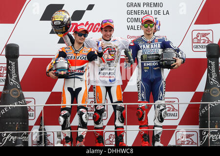 Valencia, Espagne GP Generali de la Comunitat Valenciana Moto GP. 10 nov., 2013. Marc Márquez (coureur espagnol Repsol Honda Team Honda), Jorge Lorenzo (coureur espagnol usine Yamaha Yamaha), Dani Pedrosa (coureur espagnol Honda Honda) célébrer sur le podium : Action Crédit Plus Sport/Alamy Live News Banque D'Images