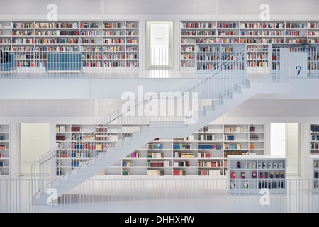 À l'intérieur de la nouvelle bibliothèque publique de Stuttgart, Bade-Wurtemberg, Allemagne, Europe Banque D'Images