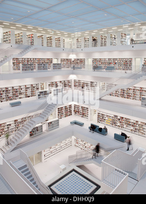 Vue de l'intérieur de la nouvelle bibliothèque publique de Stuttgart, Bade-Wurtemberg, Allemagne, Europe Banque D'Images