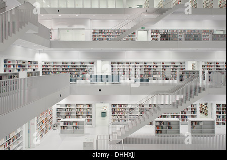 Vue de l'intérieur de la nouvelle bibliothèque publique de Stuttgart, Bade-Wurtemberg, Allemagne, Europe Banque D'Images