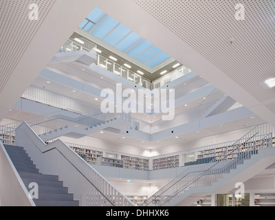 Vue de l'intérieur de la nouvelle bibliothèque publique de Stuttgart, Bade-Wurtemberg, Allemagne, Europe Banque D'Images