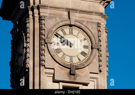 Tour de l'horloge à Jephson Gardens, Leamington Spa, Warwickshire, UK Banque D'Images