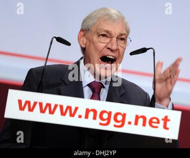 Berlin, Allemagne. 11Th Nov, 2013. Président de la DGB (Confédération des syndicats allemands), Michael Sommer, prend la parole à la conférence syndicale de la NGG (produits alimentaires, boissons et restauration Union Européenne) à Berlin, Allemagne, 11 novembre 2013. La conférence se poursuivra jusqu'au 14 novembre 2013. Photo : Britta Pedersen/dpa/Alamy Live News Banque D'Images