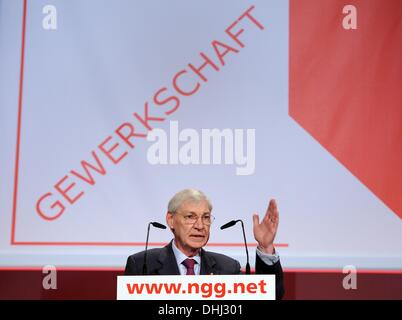 Berlin, Allemagne. 11Th Nov, 2013. Président de la DGB (Confédération des syndicats allemands), Michael Sommer, prend la parole à la conférence syndicale de la NGG (produits alimentaires, boissons et restauration Union Européenne) à Berlin, Allemagne, 11 novembre 2013. La conférence se poursuivra jusqu'au 14 novembre 2013. Photo : Britta Pedersen/dpa/Alamy Live News Banque D'Images