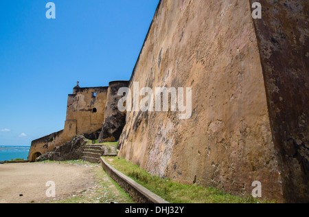 Fort Jésus - une forteresse portugaise l'entrée du port dans le sud du Kenya Mombasa Banque D'Images