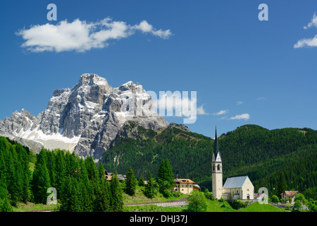 Selva di Cadore avec Monte Pelmo, Selva di Cadore, Dolomites, site du patrimoine mondial de l'Dolomites, Vénétie, en Italie Banque D'Images