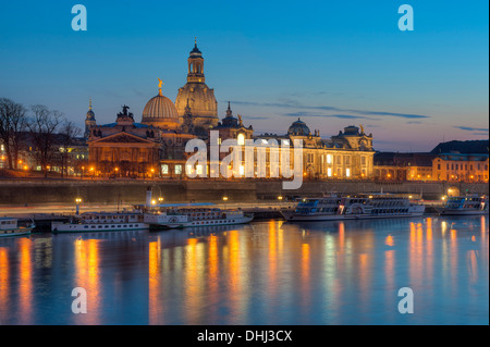 Elbe avec Frauenkirche et la terrasse de Bruehl, Dresde, Saxe, Allemagne, Europe Banque D'Images