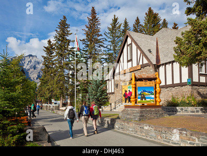 Bureau d'information touristique Syndicat d'initiative de la ville de Banff Banff National Park Alberta Canada Canadian Rockies Banque D'Images