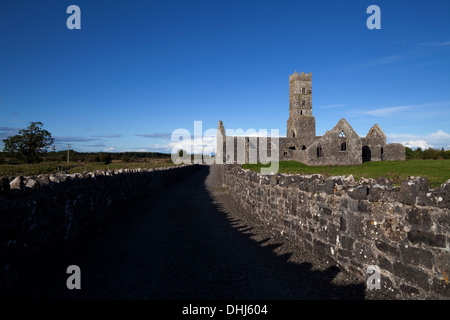 1353 Kilconnell Friary fondée sur l'emplacement d'un monastère franciscain fermé 6ème siècle au 17ème siècle, le comté de Galway, Irlande Banque D'Images