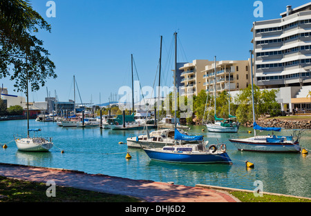 L'Australie, Queensland, Townsville, yachts amarrés à Ross Creek Banque D'Images