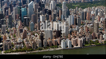 Photographie aérienne de la rivière East Franklin D. Roosevelt FDR Drive, Manhattan, New York City Banque D'Images