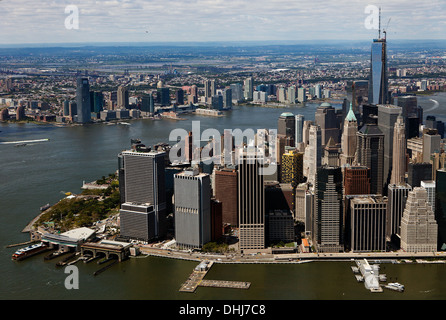 Photographie aérienne du lower Manhattan, au bord de l'East River, South Ferry Terminal Whitehall, New York City Banque D'Images