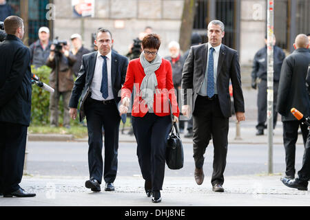 Berlin, Allemagne. 11Th Nov, 2013. Berlin, Allemagne. 11 novembre, 2013. CDU/CSU et SPD poursuivre les négociations de la coalition SPD Pertei Central à Berlin. / Photo : Annegret Kramp-Karrenbauer (CDP), premier ministre de la Sarre. Credit : Reynaldo Paganelli/NurPhoto ZUMAPRESS.com/Alamy/Live News Banque D'Images