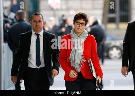 Berlin, Allemagne. 11Th Nov, 2013. CDU/CSU et SPD poursuivre les négociations de la coalition SPD Pertei Central à Berlin. / Photo : Annegret Kramp-Karrenbauer (CDP), premier ministre de la Sarre, le 11 novembre 2013.Photo : Reynaldo Paganelli/NurPhoto Crédit : Reynaldo Paganelli/NurPhoto ZUMAPRESS.com/Alamy/Live News Banque D'Images