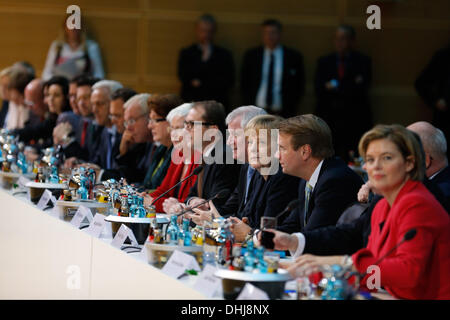 Berlin, Allemagne. 11Th Nov, 2013. CDU/CSU et SPD poursuivre les négociations de la coalition SPD Pertei Central à Berlin. / Photo : Angela Merkel, chancelier allemand, Horst Seehofer et (CSU), président de la CSU et Ministre-président de Bavière, lors des négociations de SPD à Berlin Central, le 11 novembre 2013.Photo : Reynaldo Paganelli/NurPhoto Crédit : Reynaldo Paganelli/NurPhoto ZUMAPRESS.com/Alamy/Live News Banque D'Images