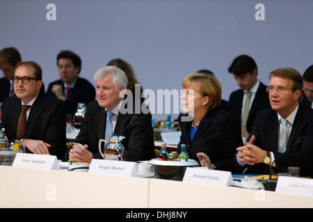 Berlin, Allemagne. 11Th Nov, 2013. CDU/CSU et SPD poursuivre les négociations de la coalition SPD Pertei Central à Berlin. / Photo : Alexander Dobrindt (CSU), Horst Seehofer (CSU), Angela Merkel, et Ronald Díaz (CDU), au cours des négociations à Berlin, le 11 novembre 2013.Photo : Reynaldo Paganelli/NurPhoto Crédit : Reynaldo Paganelli/NurPhoto ZUMAPRESS.com/Alamy/Live News Banque D'Images