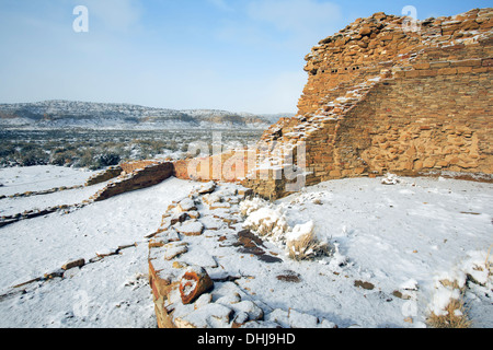 Chetro Ketl grande maison sous la neige, Chaco Culture National Historical Park, New Mexico USA Banque D'Images