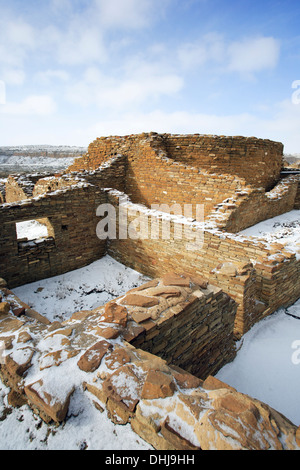 Chetro Ketl grande maison sous la neige, Chaco Culture National Historical Park, New Mexico USA Banque D'Images