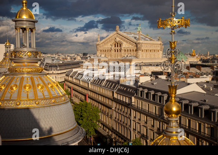 Vue sur l'Opéra Garnier depuis le toit du Printemps, Paris France Banque D'Images