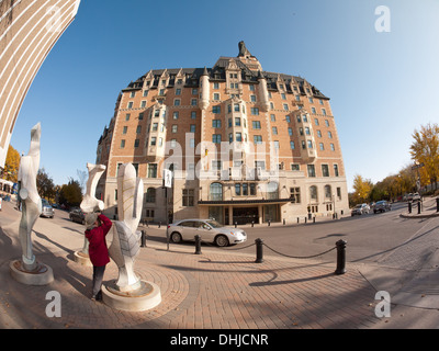 Une vue sur le fisheye Hôtel Delta Bessborough au centre-ville de Saskatoon, Saskatchewan, Canada. Banque D'Images