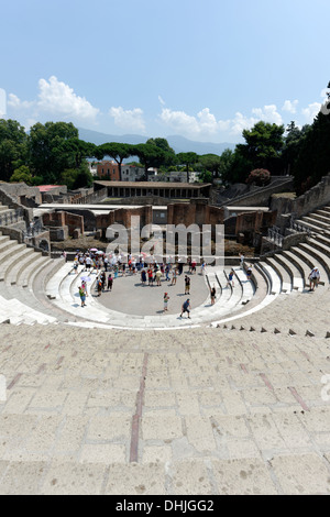 Le grand théâtre construit au cours de la période hellénistique autour de la 3e et 2e siècles avant J.-C. à Pompéi en Italie. Banque D'Images
