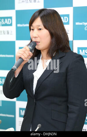 Tokyo, Japon. 12 nov., 2013. Yoshie Ueno Judo : une conférence de presse pour annoncer la retraite de Yoshie Ueno à Tokyo, au Japon . Credit : AFLO SPORT/Alamy Live News Banque D'Images