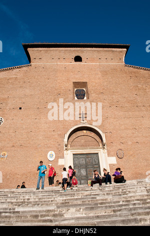 Basilique Santa Maria in Aracoeli sur la colline du Capitole, Rome, Italie Banque D'Images