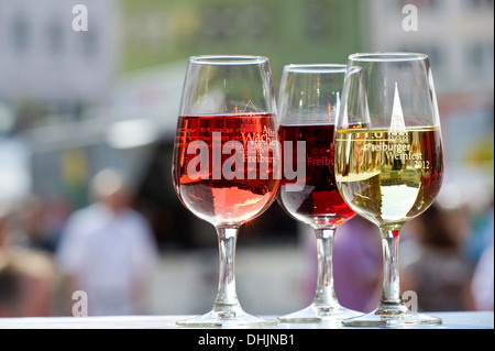 Verres de vin à la fête du vin, juillet 2012, Freiburg im Breisgau, Forêt-Noire, Bade-Wurtemberg, Allemagne, Europe Banque D'Images