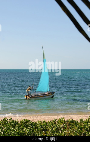 Un boutre de pêche, Benguerra Island, archipel de Bazaruto. Le Mozambique. L'Afrique de l'Est. Banque D'Images