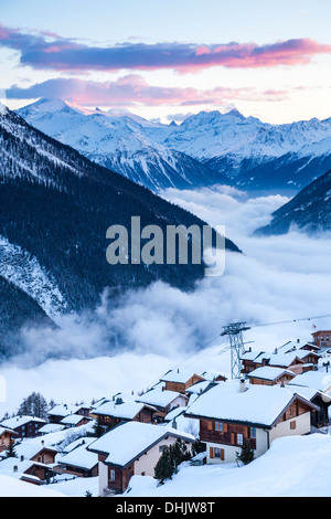Lauchernalp dans l'incandescence, Bishorn, Weisshorn et Dent Blanche en arrière-plan, Canton du Valais, Valais, Suisse, Europe Banque D'Images