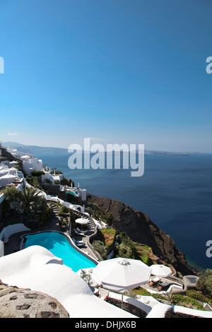 Terrasse sur la mer Méditerranée sur l'île de Santorin (Grèce) Banque D'Images